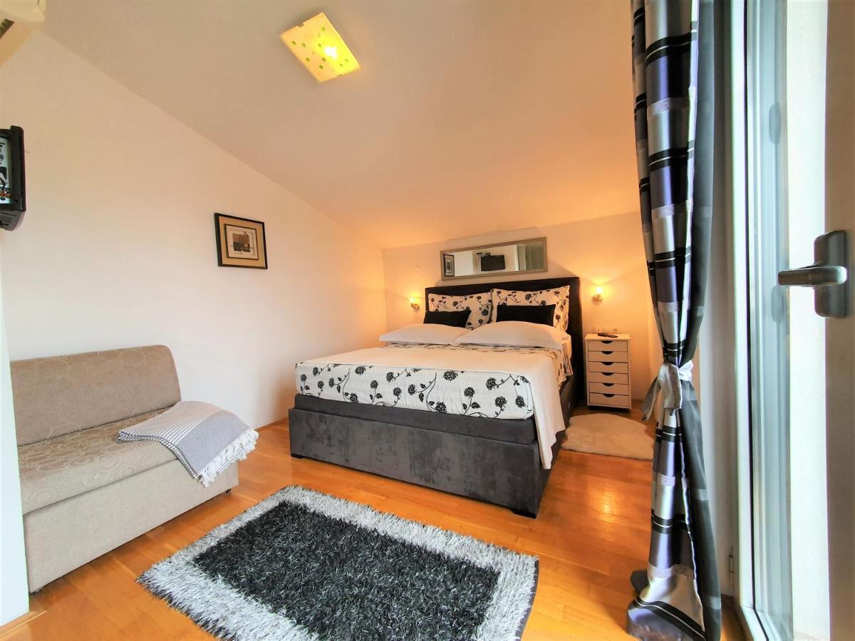 Villa Mira Trogir Exterior photo